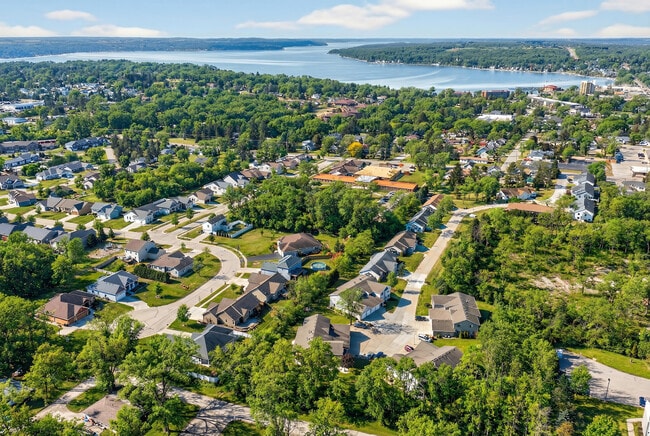 129 S Curtis St in Lake Geneva, WI - Building Photo - Building Photo