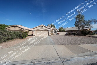 3884 E Douglas Loop in Gilbert, AZ - Foto de edificio - Building Photo