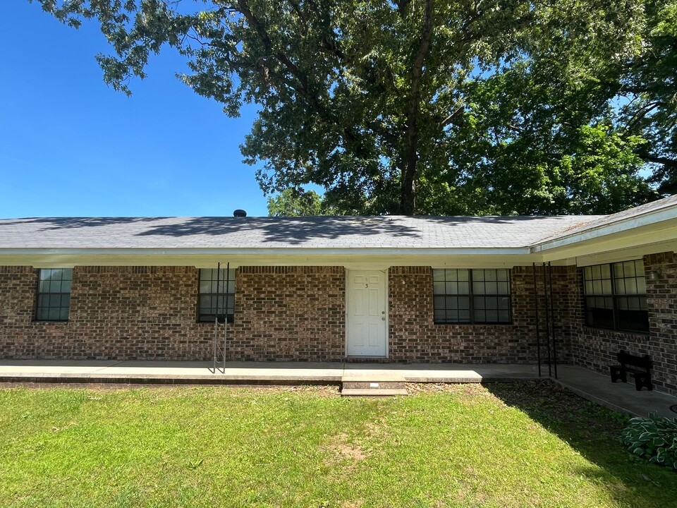 92 N Josephine in Dover, AR - Foto de edificio