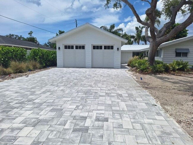 property at 1833 Pandora Dr