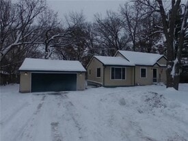 2605 Eastman Dr in St. Paul, MN - Building Photo