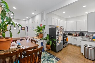 2354 N Elston Ave in Chicago, IL - Building Photo - Building Photo