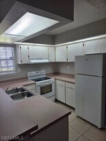 1989 Rookery Bay Dr in Naples, FL - Building Photo