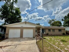 5905 Renault Dr W in Jacksonville, FL - Building Photo