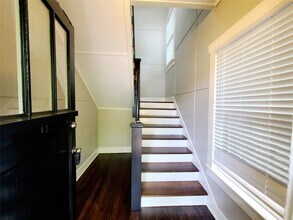 5734 Worth St in Dallas, TX - Foto de edificio - Building Photo