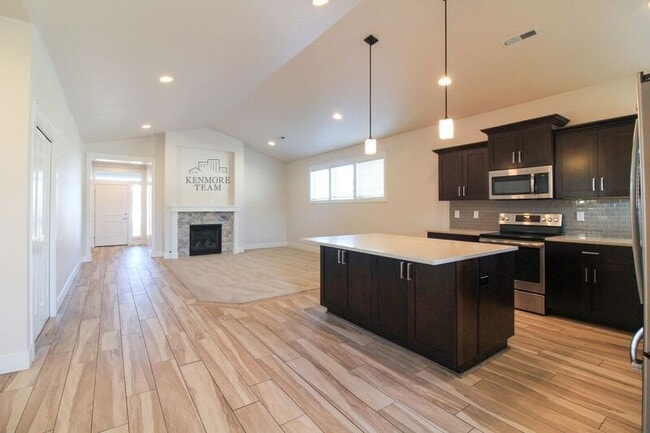 6009 W 41st Ave in Kennewick, WA - Building Photo - Building Photo