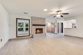 2004 Sleepy Hollow Dr in Pearland, TX - Building Photo - Building Photo