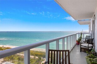 2457 Collins Ave in Miami Beach, FL - Building Photo