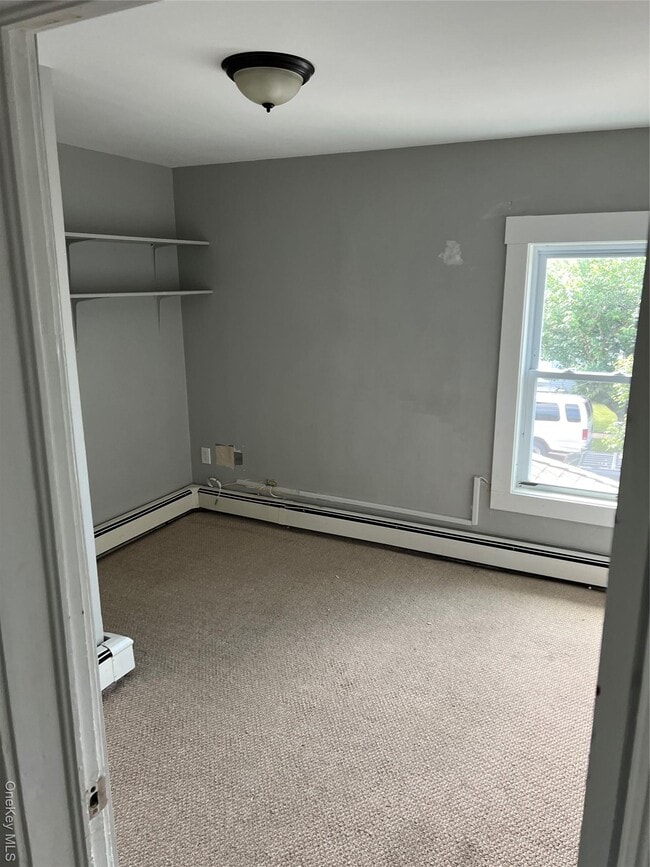 172 Garfield Ave in Mineola, NY - Building Photo - Building Photo