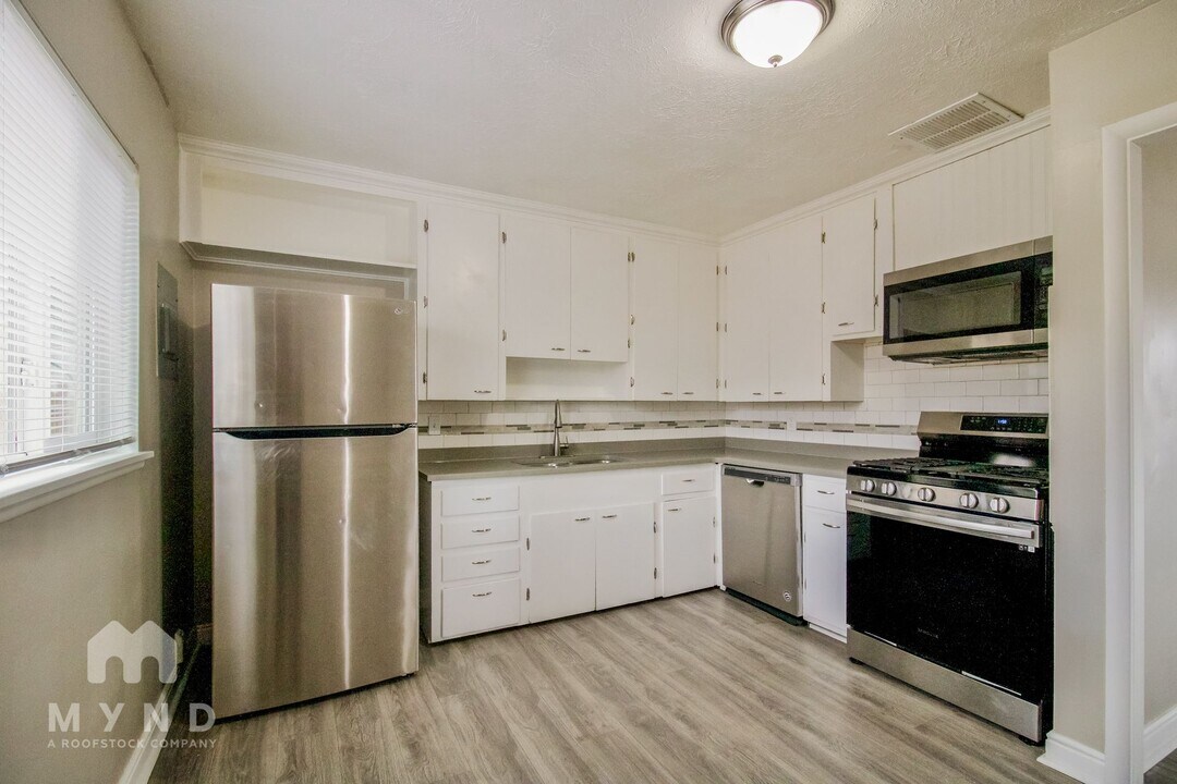 5011 Pieper Blvd in Kearns, UT - Building Photo