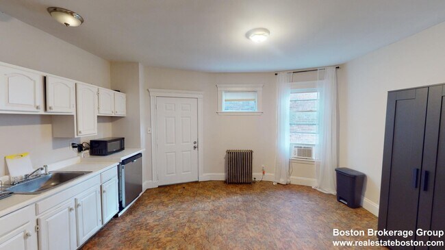 692 Columbia Rd, Unit 1