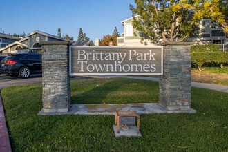 Brittany Park Townhomes in Ontario, CA - Building Photo - Other