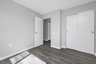 1680 Fairmount Dr in Florissant, MO - Building Photo - Building Photo