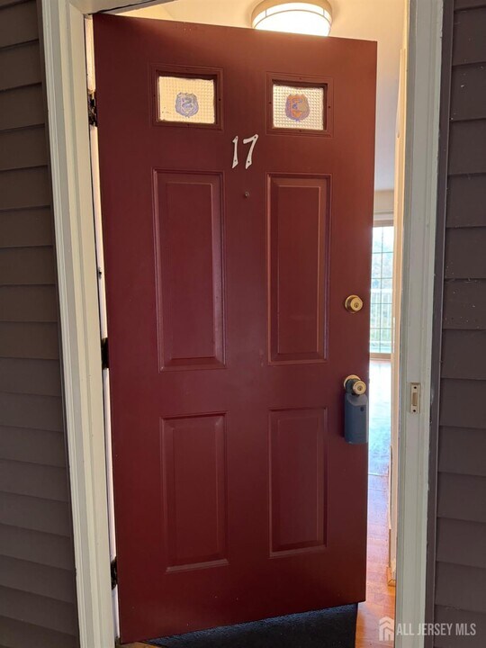 17 Ayres Ct in East Brunswick, NJ - Building Photo