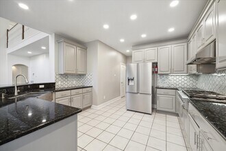 30 Watermill Pl in Sugar Land, TX - Building Photo - Building Photo
