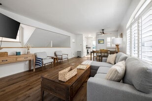 714 Isthmus Ct in San Diego, CA - Building Photo