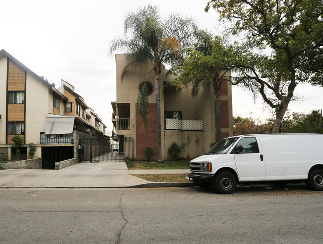 452 W Windsor Rd in Glendale, CA - Building Photo - Building Photo