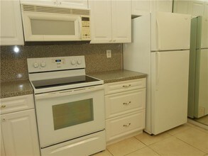 6 Royal Palm Way-Unit -106 in Boca Raton, FL - Building Photo - Building Photo