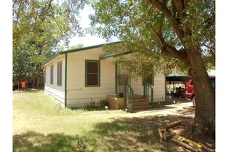 313-330 Webb St in Smithville, TX - Building Photo - Building Photo