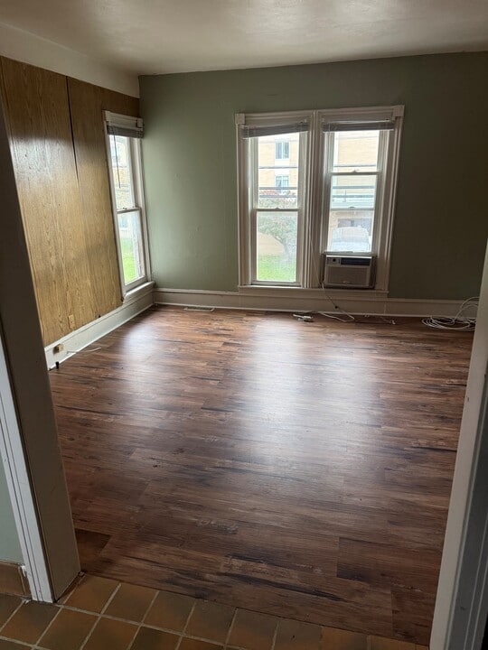 4 Swan St, Unit 2 in Batavia, NY - Foto de edificio