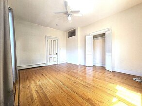 20 Willow St in Newton, MA - Building Photo - Building Photo