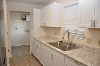 6321 Crumley Ln in Austin, TX - Building Photo - Building Photo