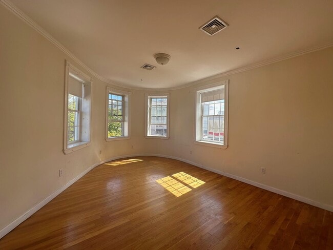 5 Bishop Allen Dr, Unit 3 in Cambridge, MA - Foto de edificio - Building Photo