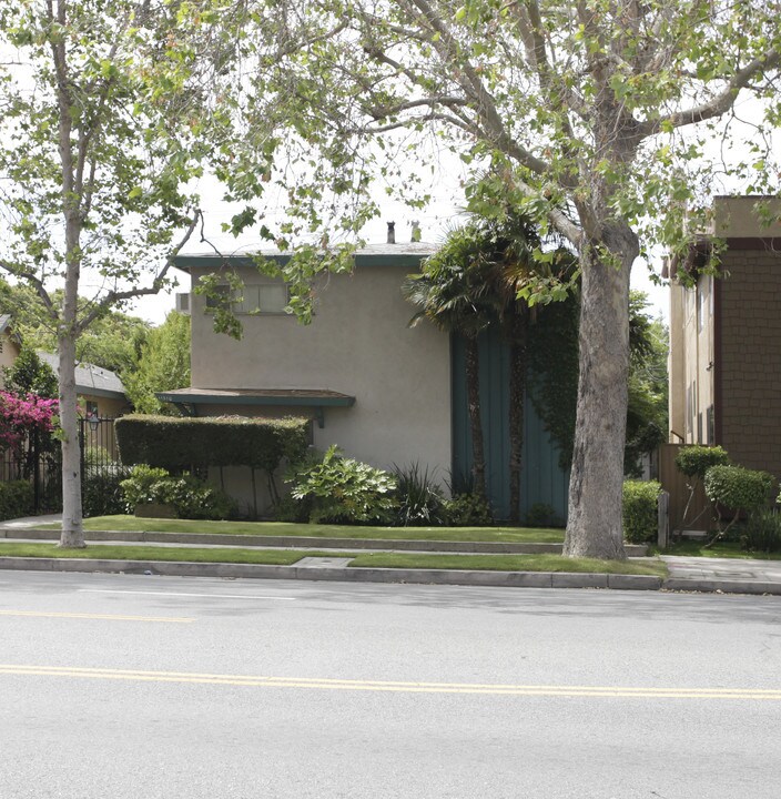 11510 Riverside Dr in North Hollywood, CA - Building Photo