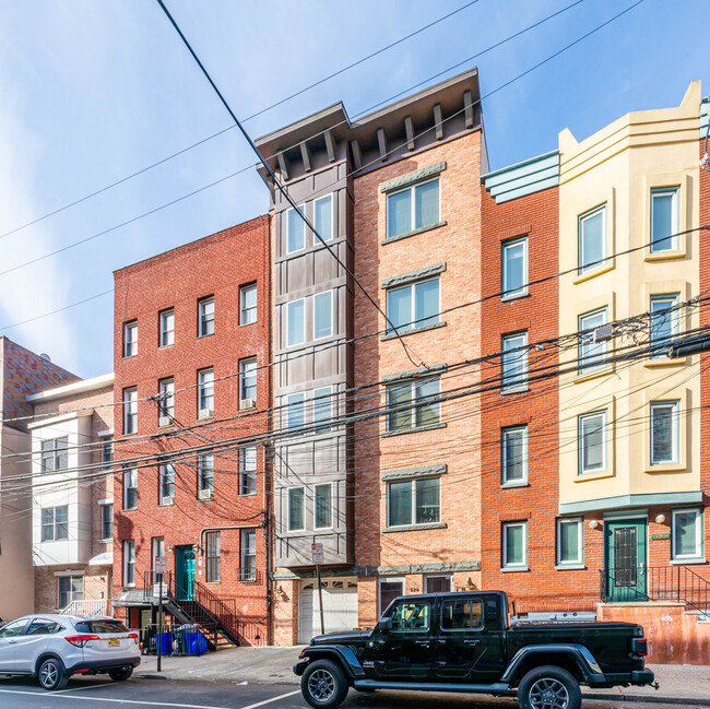 326 Monroe St in Hoboken, NJ - Building Photo - Building Photo