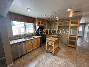 15335 Rolling Ridge Dr in Chino Hills, CA - Building Photo - Building Photo