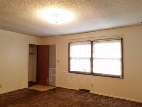 707 E Quincy St in Pittsburg, KS - Building Photo - Building Photo