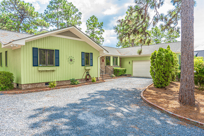 property at 4 Harness Pl