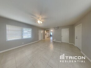 6313 S Clark Ave in Tampa, FL - Building Photo - Building Photo