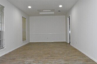 10427 Huntington Wood Dr in Houston, TX - Building Photo - Building Photo