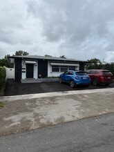 36 SE 5th St in Dania Beach, FL - Foto de edificio - Building Photo