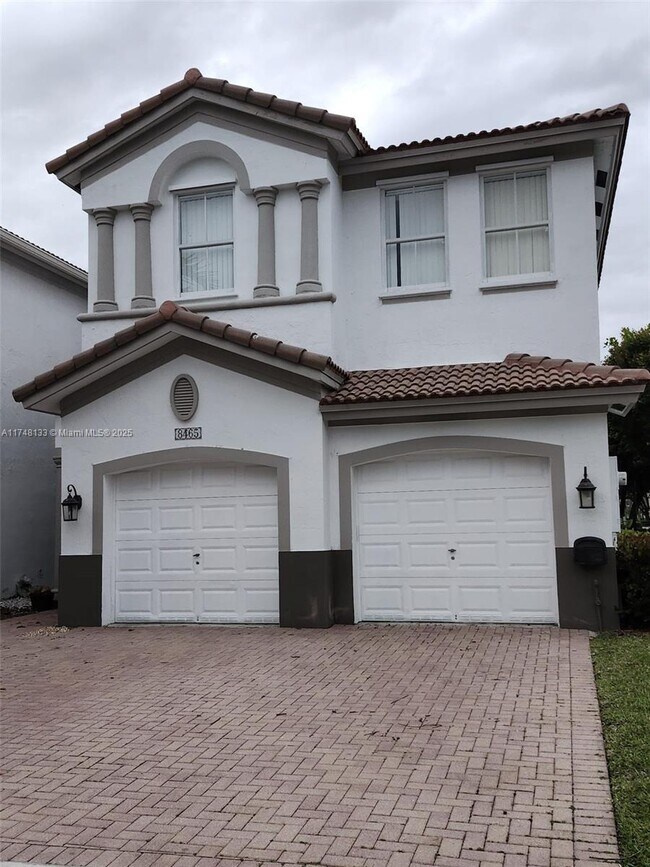 8465 NW 108th Path in Doral, FL - Building Photo - Building Photo