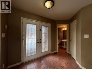 4740 Wembley Ct in Windsor, ON - Building Photo - Building Photo