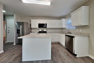 32339 Summer Park Ln in Conroe, TX - Building Photo - Building Photo