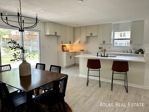 909 NW Oxford Dr in Blue Springs, MO - Foto de edificio - Building Photo