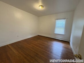 62 Algonquin Rd in Newton, MA - Foto de edificio - Building Photo
