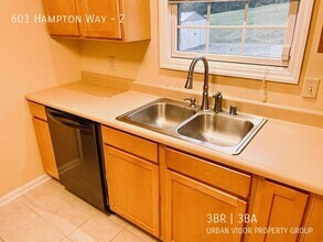 601 Hampton Way in Richmond, KY - Foto de edificio - Building Photo