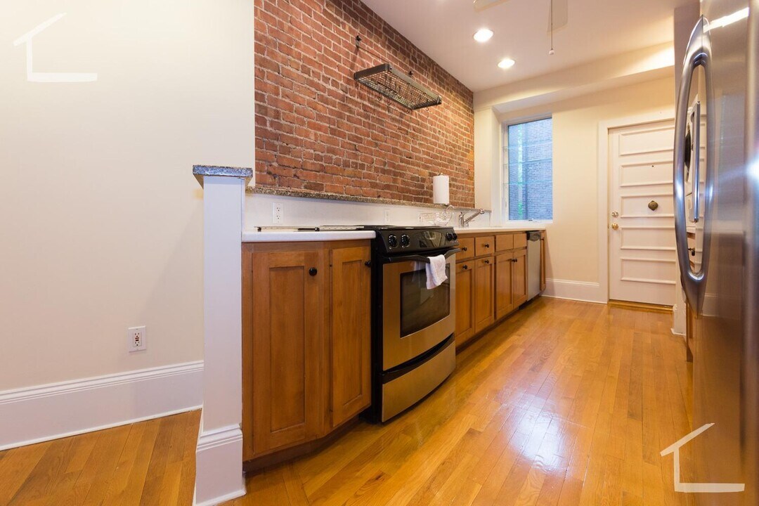 16 Garrison Rd, Unit 4 in Brookline, MA - Building Photo
