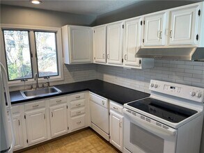 12 Beacon St in Westerly, RI - Building Photo - Building Photo