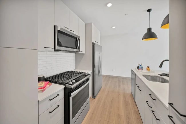 2131 N Elston Ave in Chicago, IL - Building Photo - Building Photo