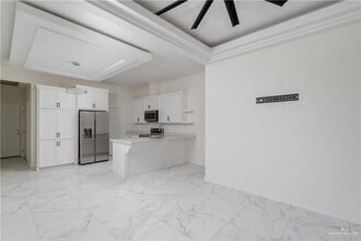 10 W Kiwi Ave in Pharr, TX - Foto de edificio - Building Photo