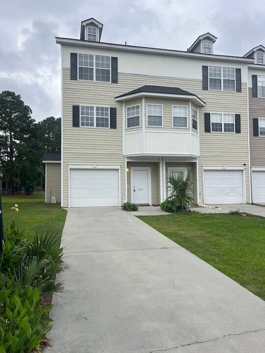 4500 Great Oak Dr in North Charleston, SC - Building Photo