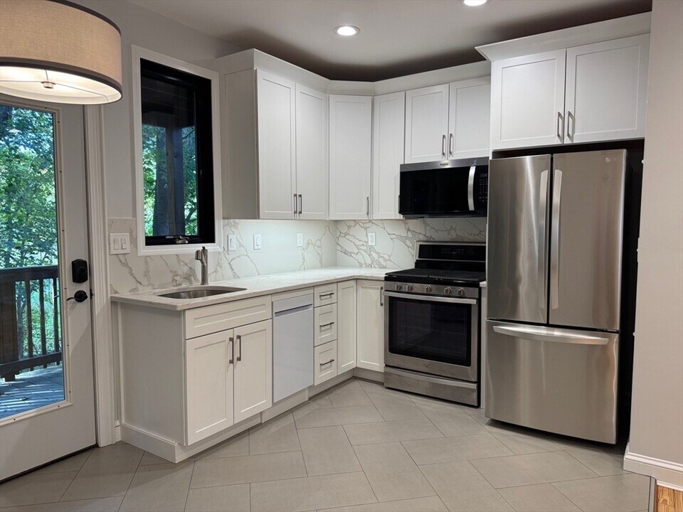 18 Reed St in Arlington, MA - Building Photo