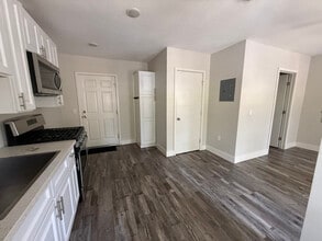 2000 6th St, Unit Unit B in Sacramento, CA - Foto de edificio - Building Photo