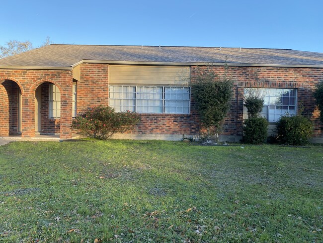 3410 Lantern Ln in Baytown, TX - Building Photo - Building Photo