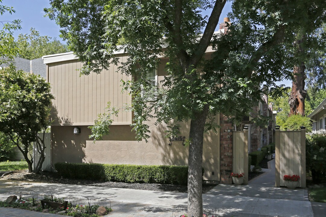 2615 F St in Sacramento, CA - Foto de edificio